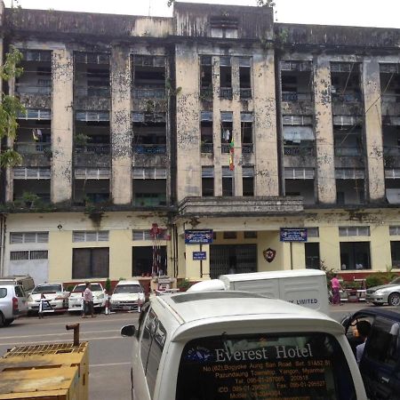 Everest Hotel 仰光 外观 照片