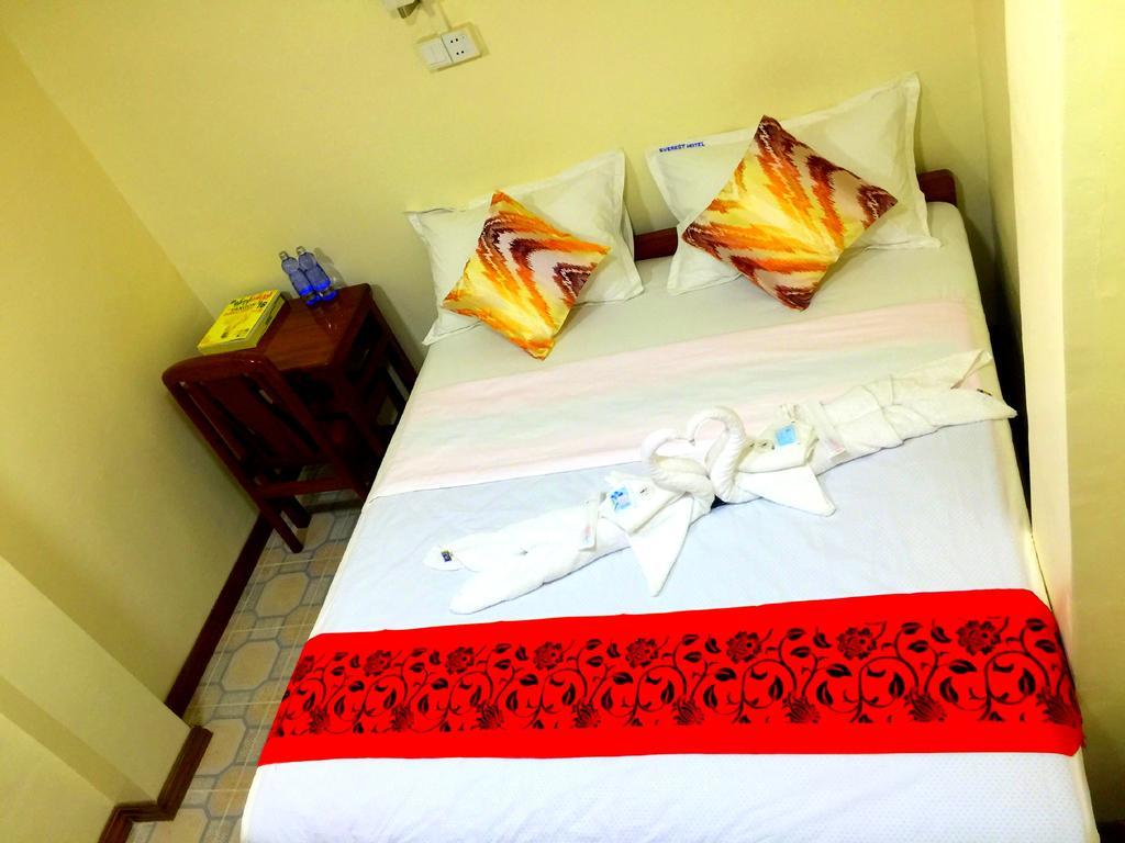 Everest Hotel 仰光 外观 照片